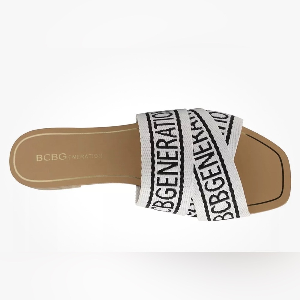 BCBGeneration Women’s KRISTA Kala White Black Logo Flat slip on Sandals Size 8.5